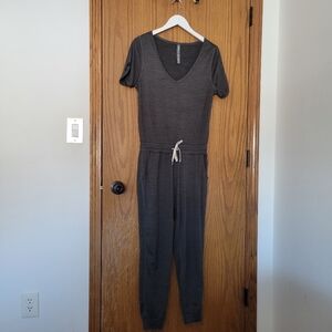 Vuori All Day Jumpsuit Small Gray